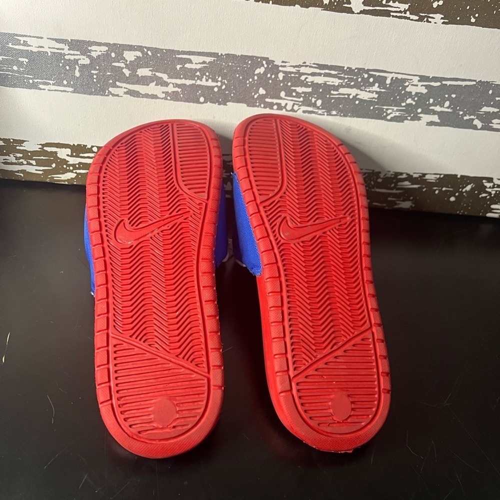 Nike Slides - Picture 5 of 6